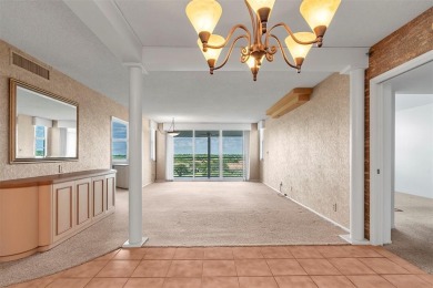 Spacious 3-bed, 2.5-bath condo in sought-after Palm Aire on Oaks on Palm-Aire Country Club and Resort - Palms in Florida - for sale on GolfHomes.com, golf home, golf lot