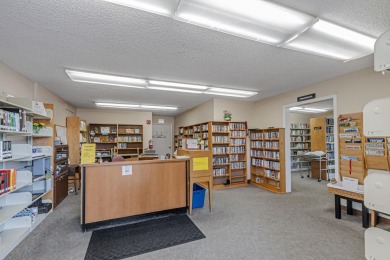 REDUCED ----End Unit Condo with Huge Sunroom for all weather use on Villages Golf and Country Club in California - for sale on GolfHomes.com, golf home, golf lot