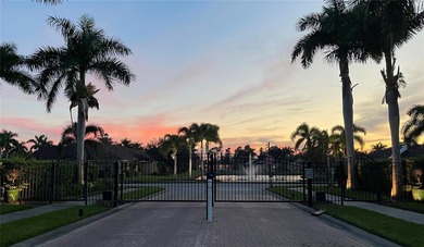 Stunning end unit, 3/2/2, 2013 built, split floor plan, 1471sf on Bobcat Trail Golf Club in Florida - for sale on GolfHomes.com, golf home, golf lot