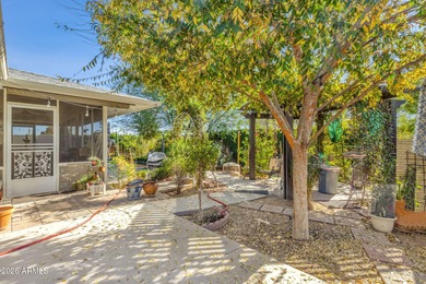 High-End Upgrades Meets Energy Efficiency in Sun City. Welcome on Sun City Lakes West and East in Arizona - for sale on GolfHomes.com, golf home, golf lot