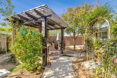 High-End Upgrades Meets Energy Efficiency in Sun City. Welcome on Sun City Lakes West and East in Arizona - for sale on GolfHomes.com, golf home, golf lot