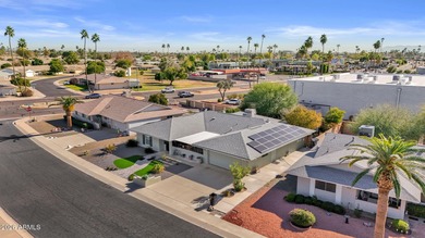 High-End Upgrades Meets Energy Efficiency in Sun City. Welcome on Sun City Lakes West and East in Arizona - for sale on GolfHomes.com, golf home, golf lot