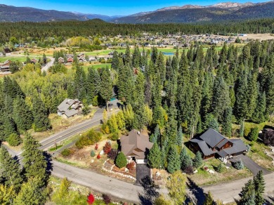 **PRICE IMPROVEMENT** Uncover your ideal mountain haven in this on McCall Municipal Golf Course in Idaho - for sale on GolfHomes.com, golf home, golf lot