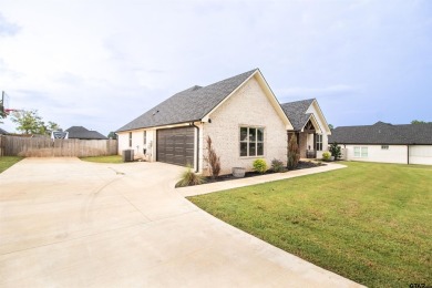 Welcome to this stunning home located in the highly sought-after on Oak Hurst Golf Course in Texas - for sale on GolfHomes.com, golf home, golf lot