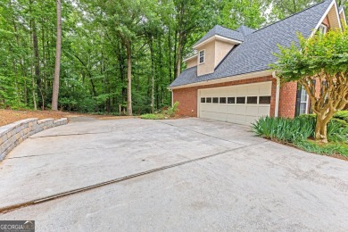Beautiful brick home located within one mile of Cannongate Golf on Canongate Golf Club in Georgia - for sale on GolfHomes.com, golf home, golf lot