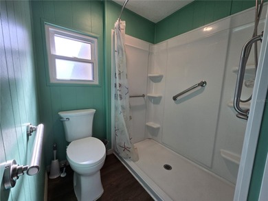 This 2-bedroom 2 bath home in Banbury Village of Zellwood on Zellwood Station Country Club in Florida - for sale on GolfHomes.com, golf home, golf lot