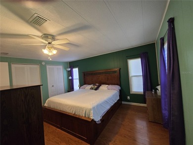 This 2-bedroom 2 bath home in Banbury Village of Zellwood on Zellwood Station Country Club in Florida - for sale on GolfHomes.com, golf home, golf lot