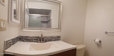 This well-maintained 2-bedroom, 2bathroom cond is nestled in the on Raintree Golf Course in New Jersey - for sale on GolfHomes.com, golf home, golf lot