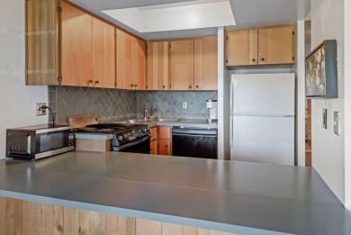 This Black Butte Ranch Condominium offers approximately 1,250 on Black Butte Ranch Golf Club Big Meadow in Oregon - for sale on GolfHomes.com, golf home, golf lot
