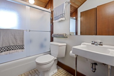 This Black Butte Ranch Condominium offers approximately 1,250 on Black Butte Ranch Golf Club Big Meadow in Oregon - for sale on GolfHomes.com, golf home, golf lot