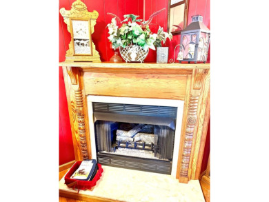 Adorable home in sought after Hunting Creek. This charming 1950s on Hopkinsville Golf and Country Club in Kentucky - for sale on GolfHomes.com, golf home, golf lot