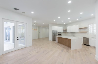 Experience luxury living in this stunning 3-bedroom, 3-bathroom on Palm Beach Polo and Country Club in Florida - for sale on GolfHomes.com, golf home, golf lot