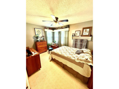 Adorable home in sought after Hunting Creek. This charming 1950s on Hopkinsville Golf and Country Club in Kentucky - for sale on GolfHomes.com, golf home, golf lot