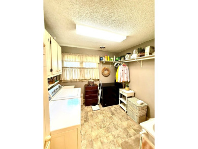 Adorable home in sought after Hunting Creek. This charming 1950s on Hopkinsville Golf and Country Club in Kentucky - for sale on GolfHomes.com, golf home, golf lot
