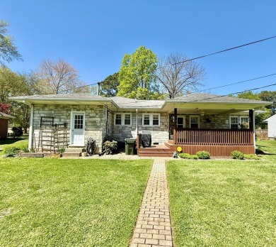 Adorable home in sought after Hunting Creek. This charming 1950s on Hopkinsville Golf and Country Club in Kentucky - for sale on GolfHomes.com, golf home, golf lot