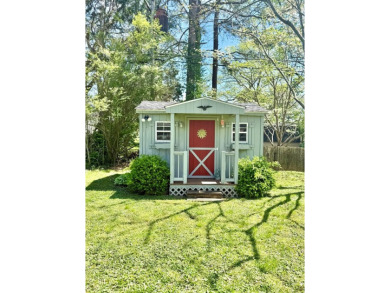 Adorable home in sought after Hunting Creek. This charming 1950s on Hopkinsville Golf and Country Club in Kentucky - for sale on GolfHomes.com, golf home, golf lot