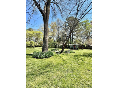 Adorable home in sought after Hunting Creek. This charming 1950s on Hopkinsville Golf and Country Club in Kentucky - for sale on GolfHomes.com, golf home, golf lot