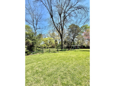 Adorable home in sought after Hunting Creek. This charming 1950s on Hopkinsville Golf and Country Club in Kentucky - for sale on GolfHomes.com, golf home, golf lot
