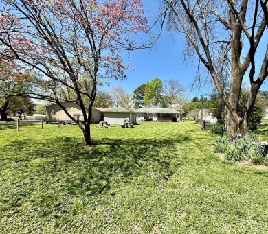 Adorable home in sought after Hunting Creek. This charming 1950s on Hopkinsville Golf and Country Club in Kentucky - for sale on GolfHomes.com, golf home, golf lot