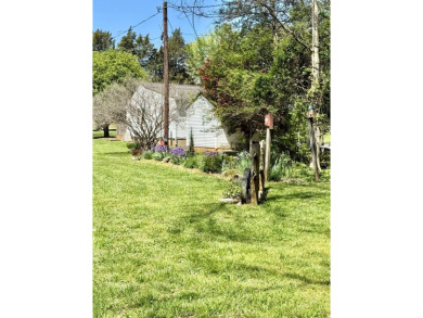 Adorable home in sought after Hunting Creek. This charming 1950s on Hopkinsville Golf and Country Club in Kentucky - for sale on GolfHomes.com, golf home, golf lot