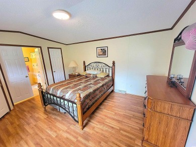 Well-Maintained, Furnished 2-Bed/2-Bath Home is just minutes to on Arrowhead Country Club in South Carolina - for sale on GolfHomes.com, golf home, golf lot