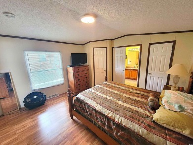 Well-Maintained, Furnished 2-Bed/2-Bath Home is just minutes to on Arrowhead Country Club in South Carolina - for sale on GolfHomes.com, golf home, golf lot