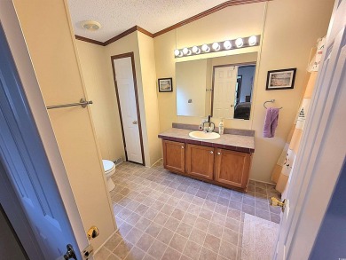 Well-Maintained, Furnished 2-Bed/2-Bath Home is just minutes to on Arrowhead Country Club in South Carolina - for sale on GolfHomes.com, golf home, golf lot