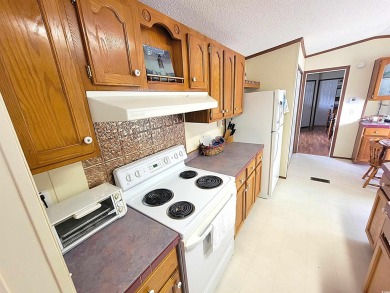 Well-Maintained, Furnished 2-Bed/2-Bath Home is just minutes to on Arrowhead Country Club in South Carolina - for sale on GolfHomes.com, golf home, golf lot