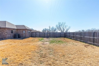 Welcome to your new life of recreation & leisure with this on Tangle Oaks Golf Club in Texas - for sale on GolfHomes.com, golf home, golf lot