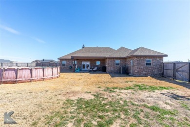 Welcome to your new life of recreation & leisure with this on Tangle Oaks Golf Club in Texas - for sale on GolfHomes.com, golf home, golf lot