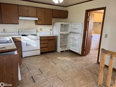 1 BR home located on a large corner lot directly across from the on Osceola Country Club in Iowa - for sale on GolfHomes.com, golf home, golf lot