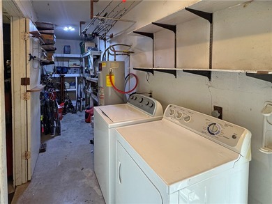 Charming 3-bedroom, 2-bath home with a 2-car garage on Alice Municipal Golf Course in Texas - for sale on GolfHomes.com, golf home, golf lot