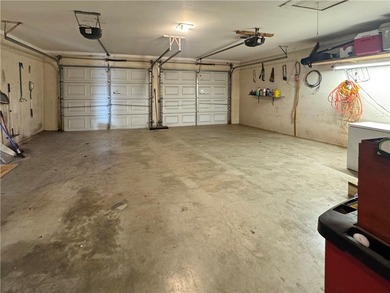 Charming 3-bedroom, 2-bath home with a 2-car garage on Alice Municipal Golf Course in Texas - for sale on GolfHomes.com, golf home, golf lot