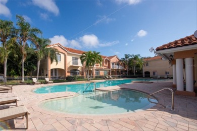 Resort-style townhome near Florida's best Gulf beaches, golf on Pasadena Yacht and Country Club in Florida - for sale on GolfHomes.com, golf home, golf lot