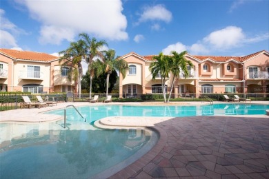 Resort-style townhome near Florida's best Gulf beaches, golf on Pasadena Yacht and Country Club in Florida - for sale on GolfHomes.com, golf home, golf lot