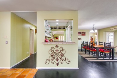 Well maintained, 4-bed, 3.5-bath home in Green Tree Country Club on Green Tree Country Club in Texas - for sale on GolfHomes.com, golf home, golf lot