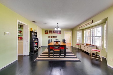 Well maintained, 4-bed, 3.5-bath home in Green Tree Country Club on Green Tree Country Club in Texas - for sale on GolfHomes.com, golf home, golf lot