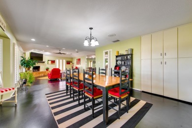 Well maintained, 4-bed, 3.5-bath home in Green Tree Country Club on Green Tree Country Club in Texas - for sale on GolfHomes.com, golf home, golf lot