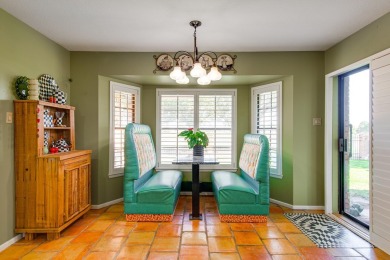 Well maintained, 4-bed, 3.5-bath home in Green Tree Country Club on Green Tree Country Club in Texas - for sale on GolfHomes.com, golf home, golf lot
