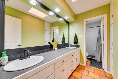 Well maintained, 4-bed, 3.5-bath home in Green Tree Country Club on Green Tree Country Club in Texas - for sale on GolfHomes.com, golf home, golf lot