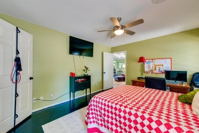 Well maintained, 4-bed, 3.5-bath home in Green Tree Country Club on Green Tree Country Club in Texas - for sale on GolfHomes.com, golf home, golf lot