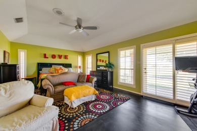 Well maintained, 4-bed, 3.5-bath home in Green Tree Country Club on Green Tree Country Club in Texas - for sale on GolfHomes.com, golf home, golf lot