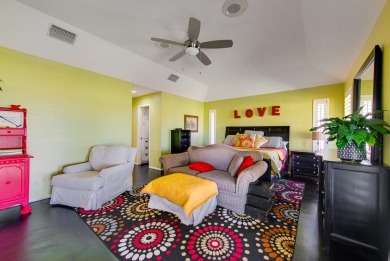 Well maintained, 4-bed, 3.5-bath home in Green Tree Country Club on Green Tree Country Club in Texas - for sale on GolfHomes.com, golf home, golf lot