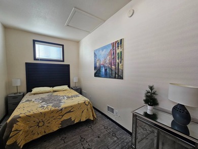 Welcome to this sparkling clean 2-bedroom, 2-bathroom home. The on Viewpoint Golf Resort in Arizona - for sale on GolfHomes.com, golf home, golf lot