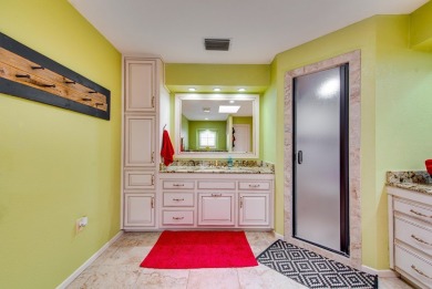 Well maintained, 4-bed, 3.5-bath home in Green Tree Country Club on Green Tree Country Club in Texas - for sale on GolfHomes.com, golf home, golf lot
