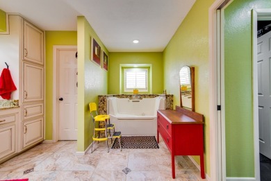 Well maintained, 4-bed, 3.5-bath home in Green Tree Country Club on Green Tree Country Club in Texas - for sale on GolfHomes.com, golf home, golf lot