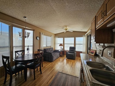 Welcome to this sparkling clean 2-bedroom, 2-bathroom home. The on Viewpoint Golf Resort in Arizona - for sale on GolfHomes.com, golf home, golf lot