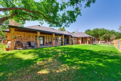 Well maintained, 4-bed, 3.5-bath home in Green Tree Country Club on Green Tree Country Club in Texas - for sale on GolfHomes.com, golf home, golf lot