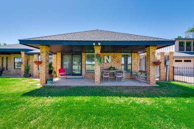 Well maintained, 4-bed, 3.5-bath home in Green Tree Country Club on Green Tree Country Club in Texas - for sale on GolfHomes.com, golf home, golf lot