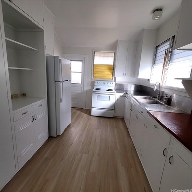 Charming 3-bedroom, 1.5-bath home in a prime Kapahulu location on Ala Wai Golf Course in Hawaii - for sale on GolfHomes.com, golf home, golf lot